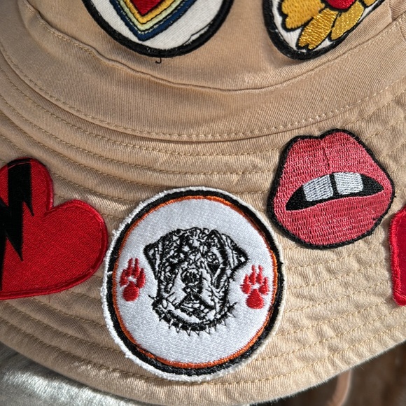 ADINA BUCKET HAT W/ ALLOVER HIPPIE PATCHES - Picture 10 of 11